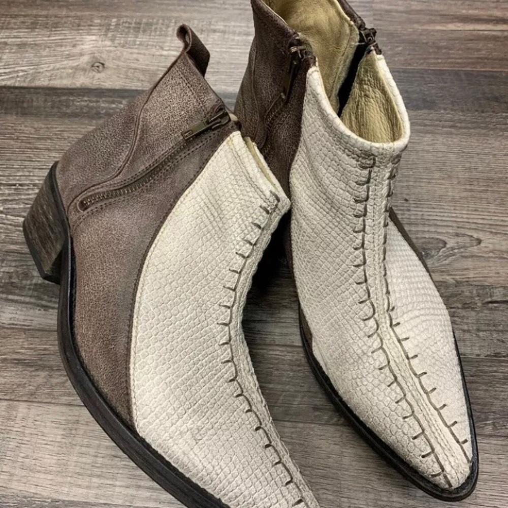 FREE PEOPLE WHITE & BROWN SNAKE ANKLE BOOTS SZ 7